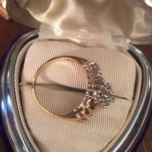 - 14k Gold 1 TCW Diamond cluster ring w/Appraisal - Picture 9 of 14